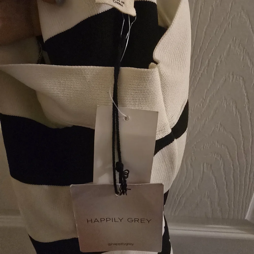 BNWT Striped Black and White Cross Strap Knit Mini Dress - Picture 11 of 13